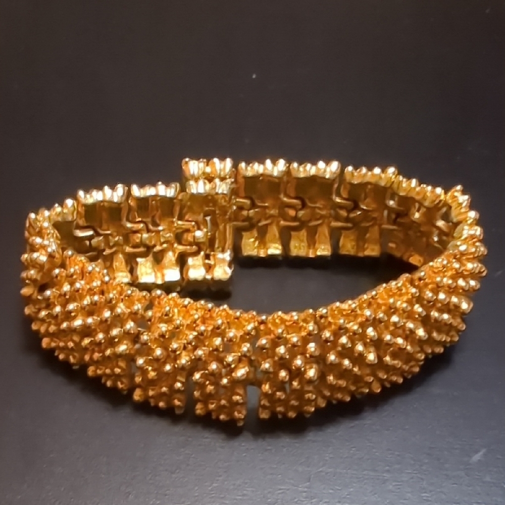 Elegant Gold Bracelet